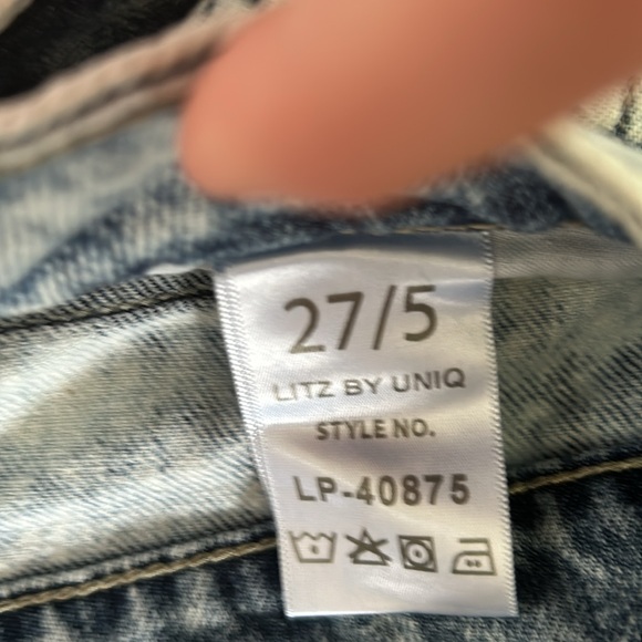 NWT, Women’s bleach washed distressed wide leg jeans. Uniq by Litz, size 5/27. - Picture 5 of 7